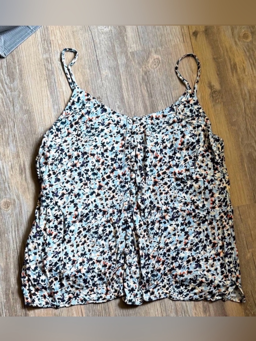 Cupcakes and Cashmere Mara Floral Button-Up Tank Top Size Small